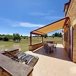 Bayaou Avec Piscine Couverte A *
