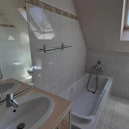 Bayaou Avec Piscine Couverte A