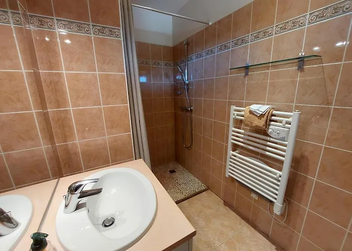 Bayaou Avec Piscine Couverte A Sarlat-la-Canéda