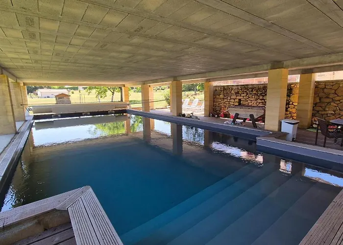 Bayaou Avec Piscine Couverte A Sarlat-la-Canéda